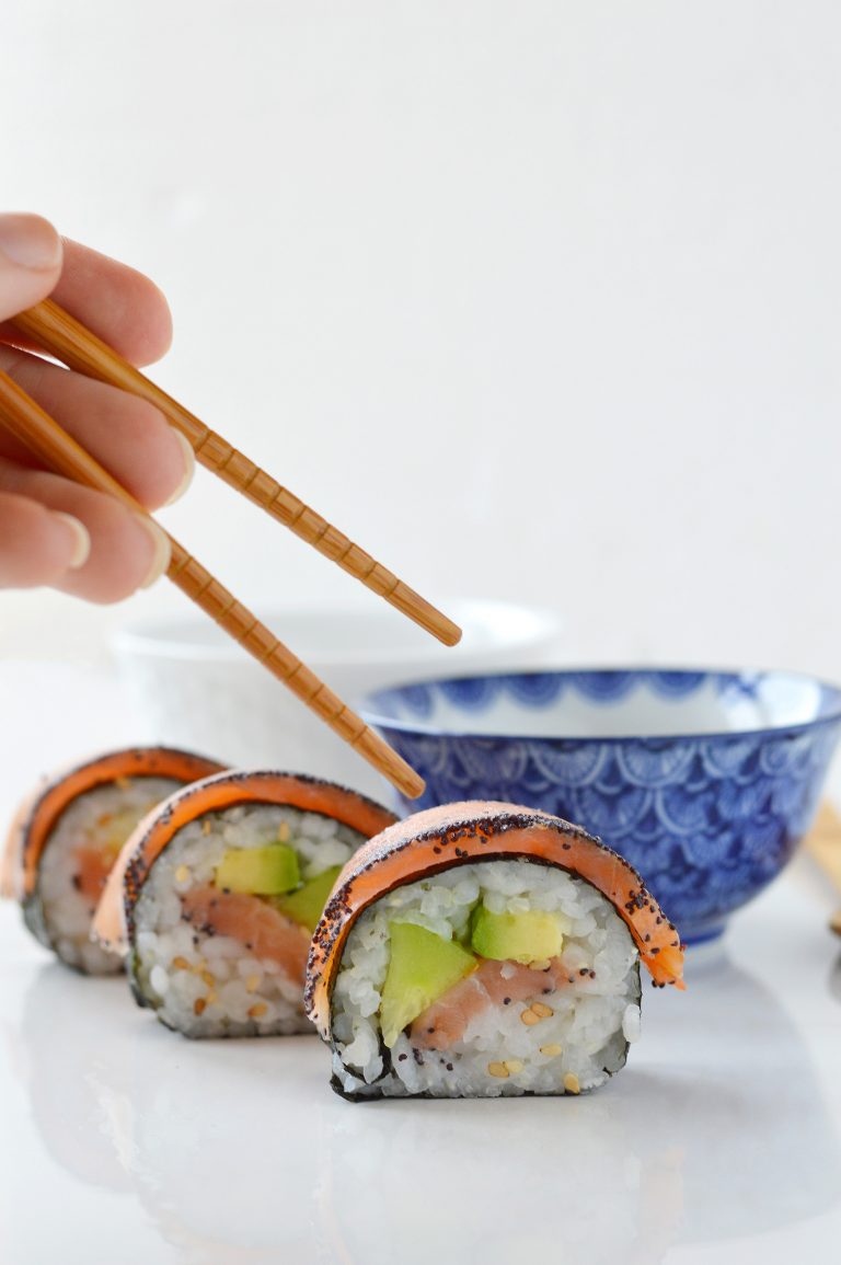 Makis Avocat Concombre Saumon Maison Plus Une Miette Dans L Assiette