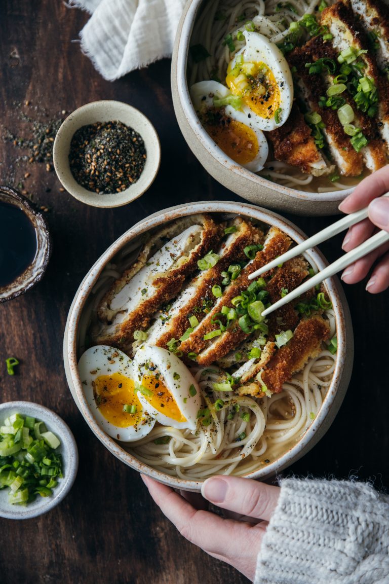 Ramens Au Poulet Frit Plus Une Miette Dans L Assiette